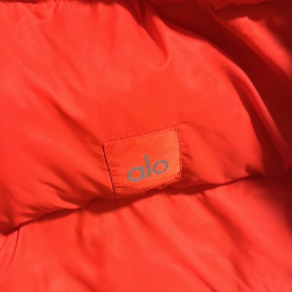- Red Alo Puffer 🌹♥️ - Picture 3 of 7